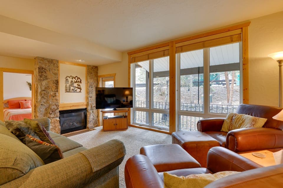 1/2 Mi to Granby Ranch: Townhome w/ Fireplace! Apartment in Granby