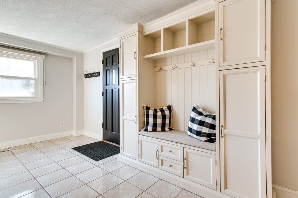 Updated Robinson Vacation Rental w/ Fireplace! Apartment in Indiana