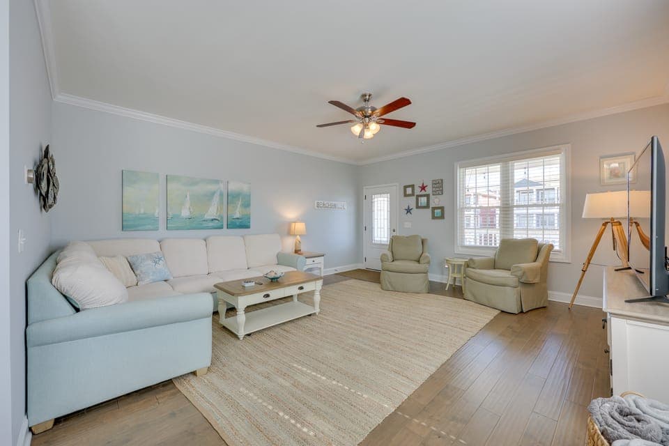 Townhome w/ 2 Decks: Walk to Ocean! Apartment in Kure Beach