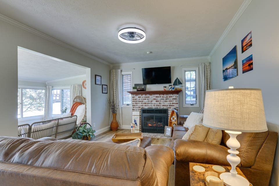Lakefront Getaway in Leesburg w/ Dock + Kayaks! House in Indiana