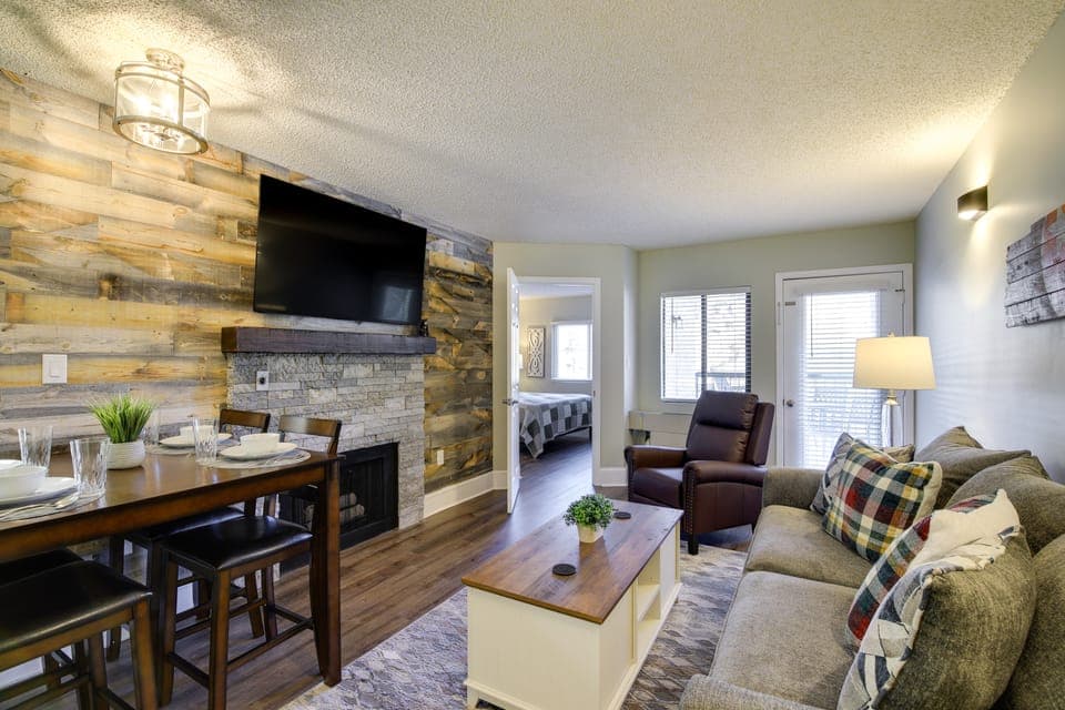 Pool, Views & Steps to Town: Chic Gatlinburg Condo Apartment in Gatlinburg