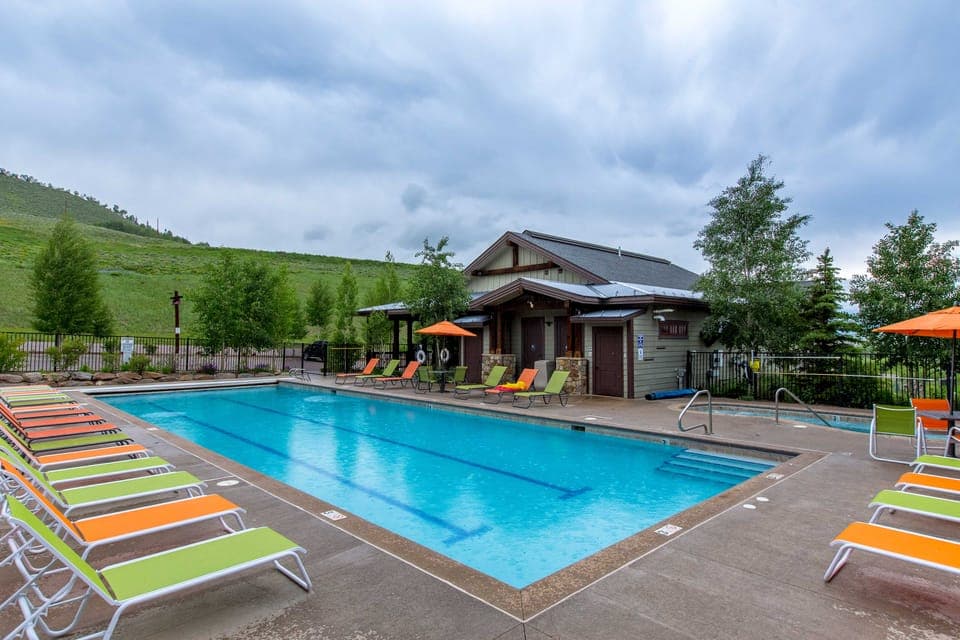 Great for Groups! Luxury Mtn-View Granby Home House in Granby