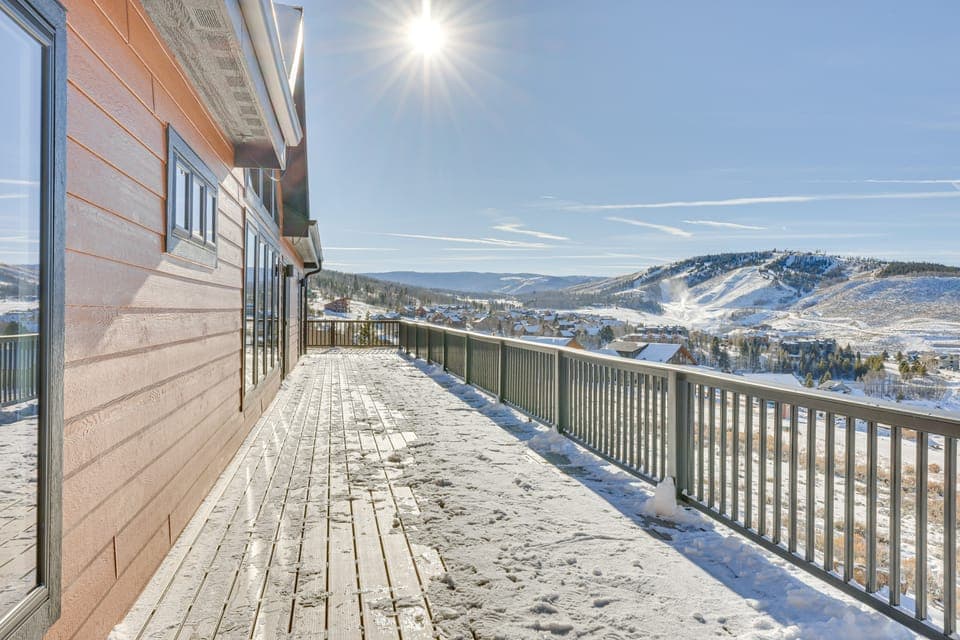 Great for Groups! Luxury Mtn-View Granby Home House in Granby