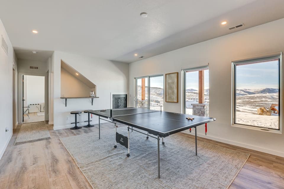 Great for Groups! Luxury Mtn-View Granby Home House in Granby
