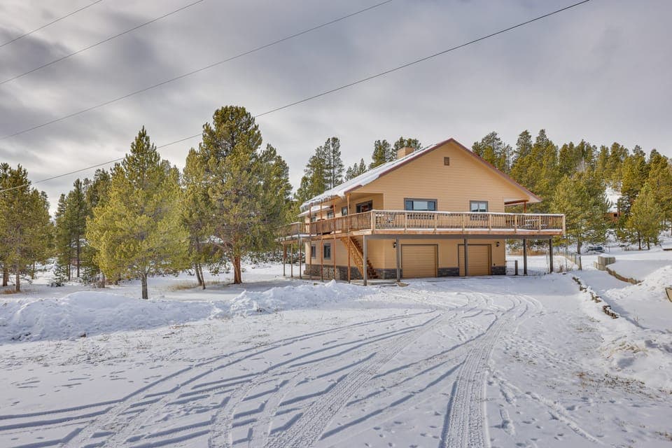 Enjoy Deck + Mtn Views: Grand Lake Retreat! House in Rocky Mountain National Park