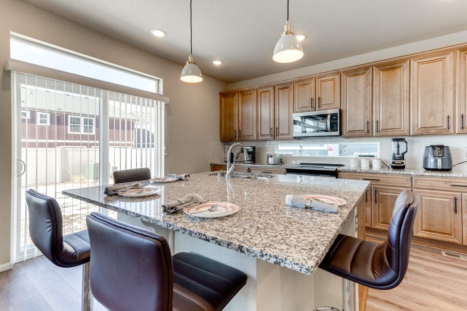 17 Mi to Downtown Denver: Modern Aurora Home! House in Aurora