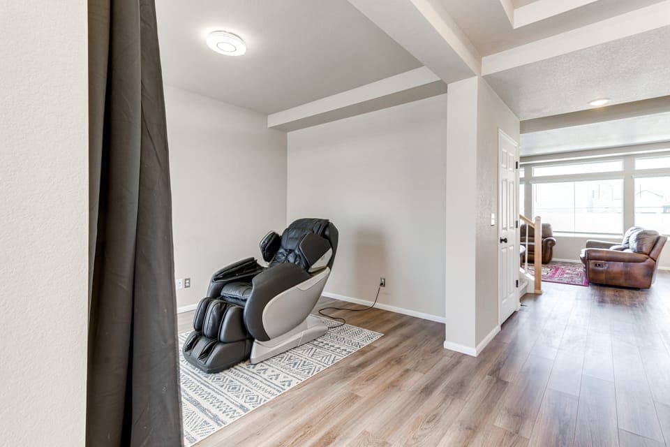 17 Mi to Downtown Denver: Modern Aurora Home! House in Aurora