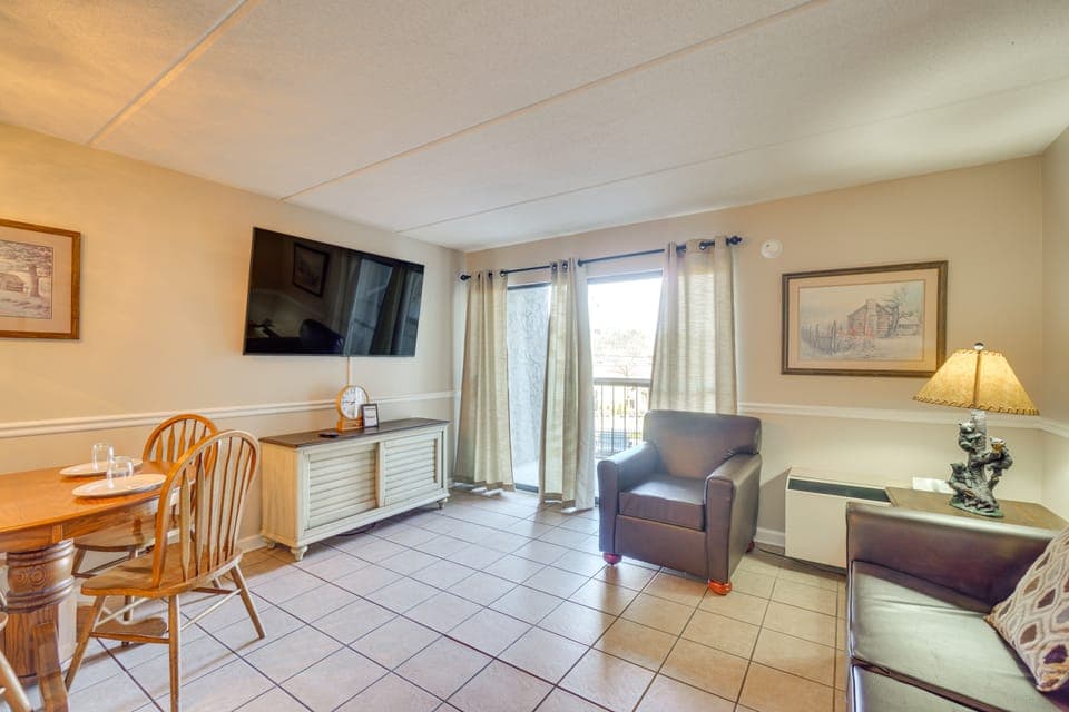Gatlinburg Vacation Rental - Walk Downtown! Apartment in Gatlinburg