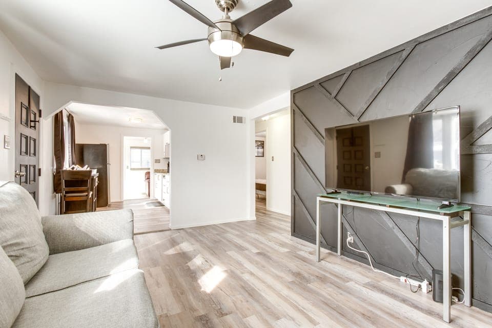 Covered Patio, Gas Grill & Yard: Sheridan Home! House in Englewood