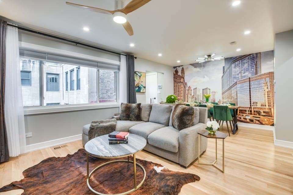 Stylish Chicago Retreat: Walk to Loyola University Apartment in Chicago