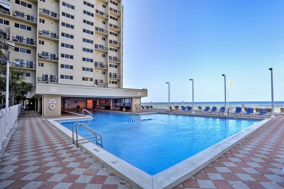 Beachfront Panama City Condo w/ Balcony + Views! Apartment in Sunnyside