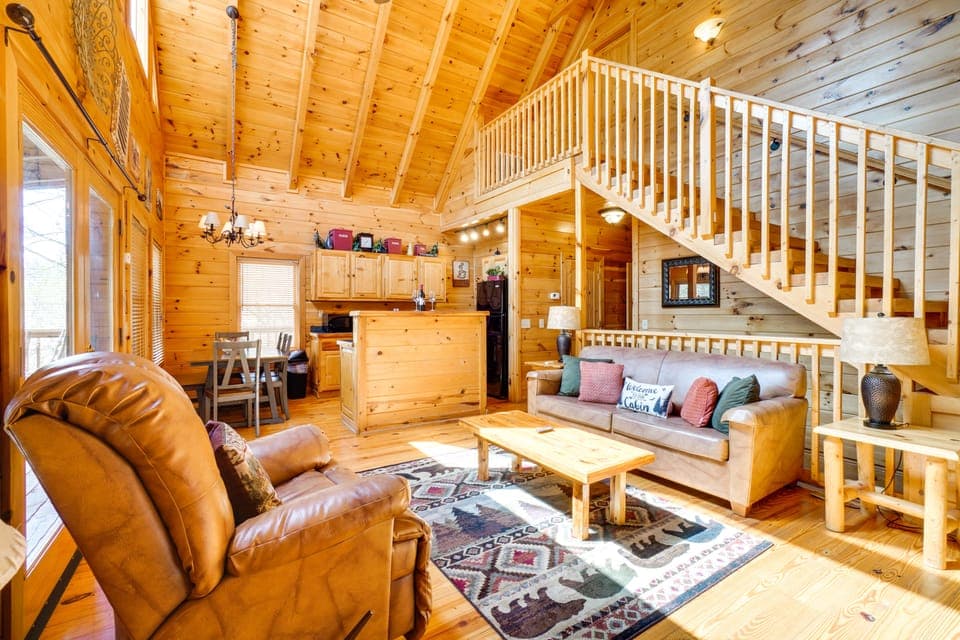 Sevierville Cabin w/ Hot Tub ~ 4 Mi to Nat’l Park! House in Sevier County
