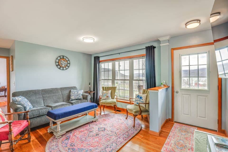 Views of Canandaigua Lake: Middlesex Retreat! House in Canandaigua Lake