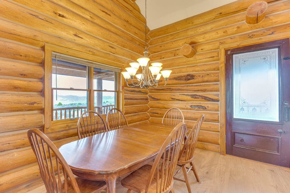 Spacious Rifle Cabin w/ Deck + Mountain Views! House in Colorado
