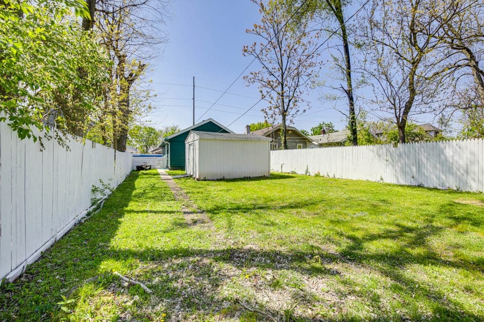1925 Bungalow-Style Home ~ 2 Mi to Downtown Indy! House in Indianapolis