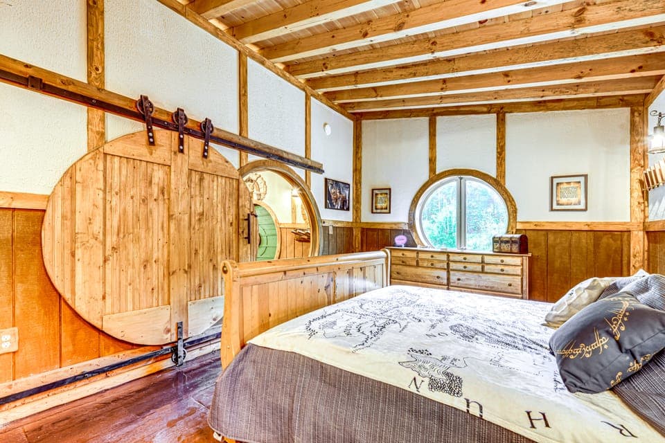 Hobbit-Themed House on 6 Acres in Cosby Cottage in Cosby