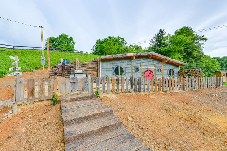 Hobbit-Themed House on 6 Acres in Cosby Cottage in Cosby