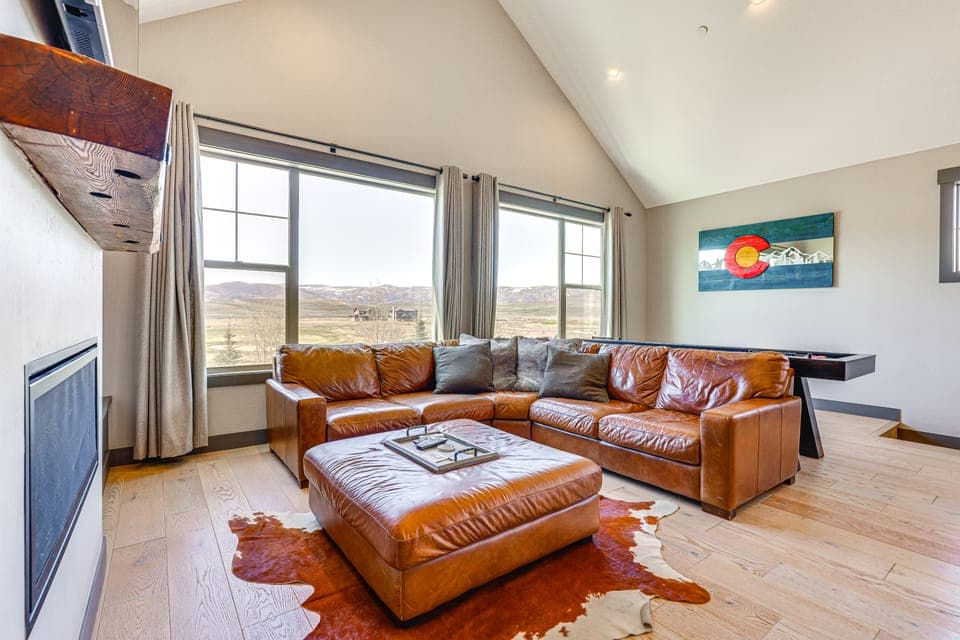 Hot Tub & Mtn Views: Townhome in Granby! Apartment in Granby