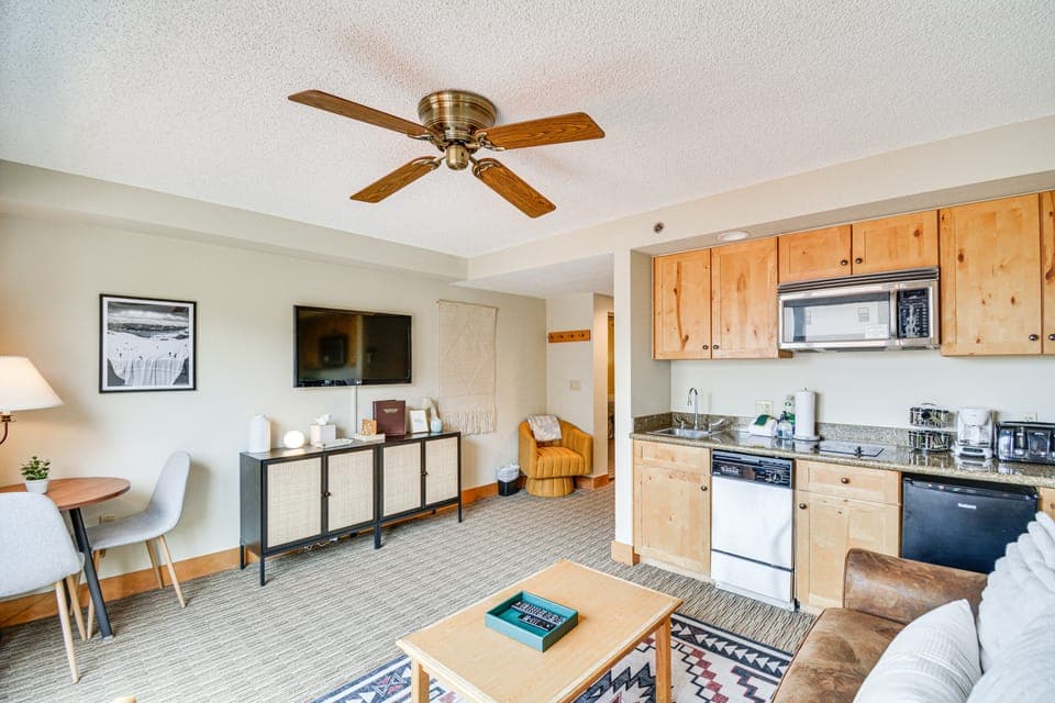 Crested Butte Studio w/ Hot Tub: Walk to Slopes! Apartment in Colorado