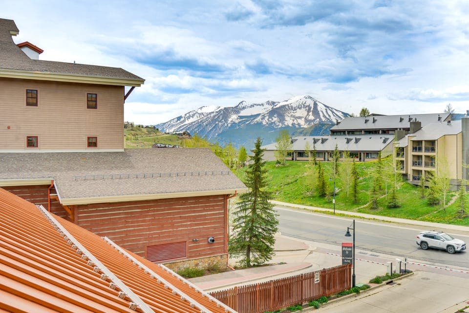 Crested Butte Studio w/ Hot Tub: Walk to Slopes! Apartment in Colorado