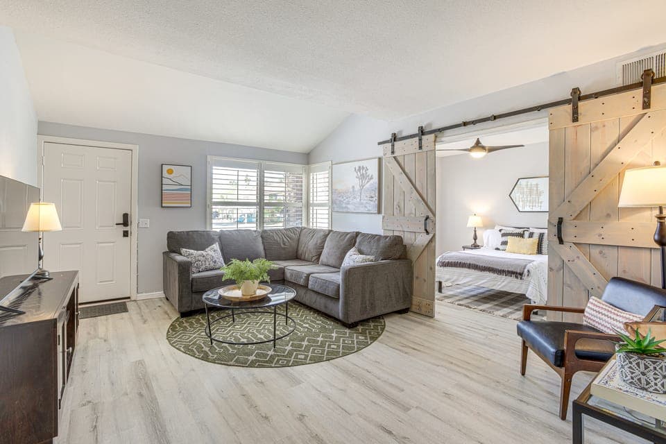 Pool Access & Mtn Views: Palm Springs Retreat! Apartment in Cathedral City