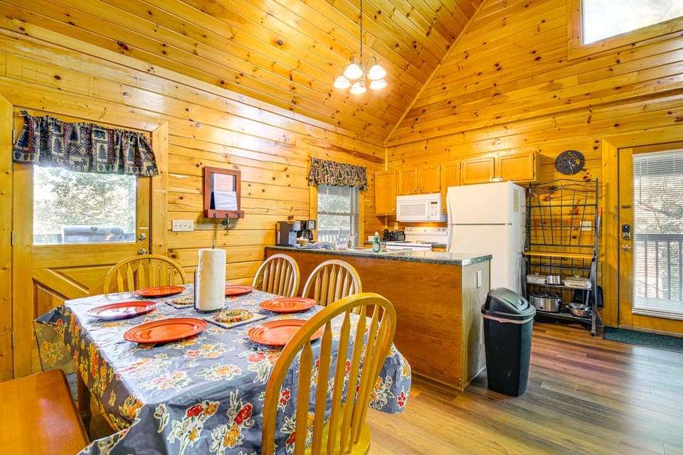 Sevierville Cabin w/ Hot Tub & Deck! House in Sevierville