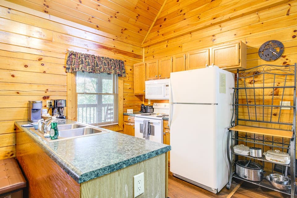 Sevierville Cabin w/ Hot Tub & Deck! House in Sevierville