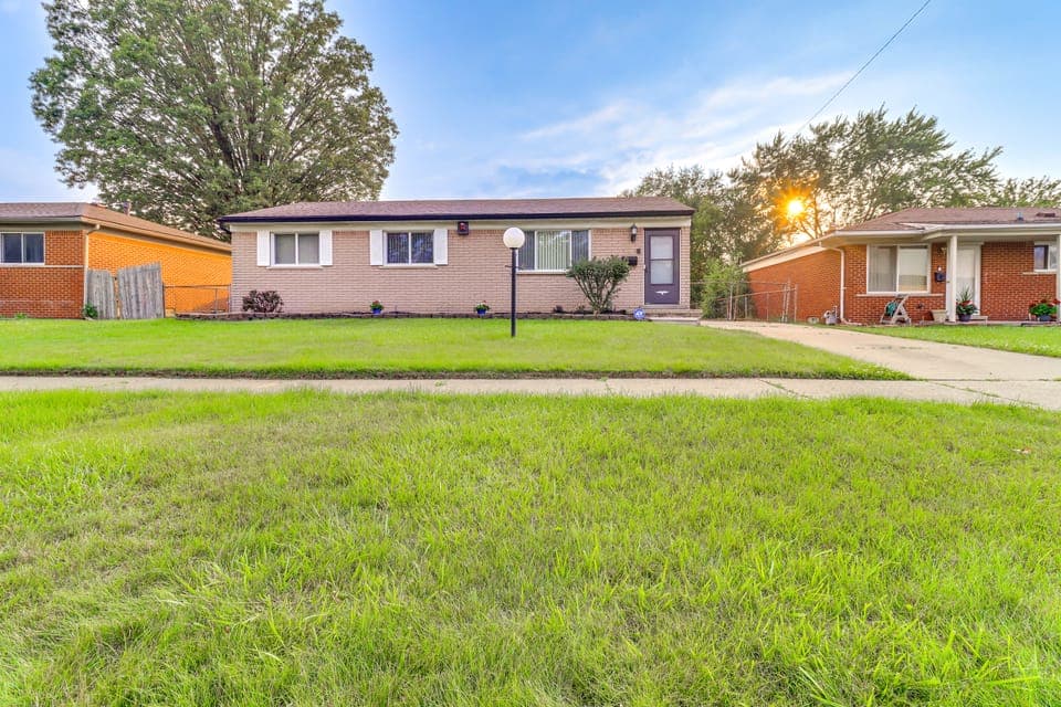7 mins to DTW - Comfortable Inkster Home House in Inkster