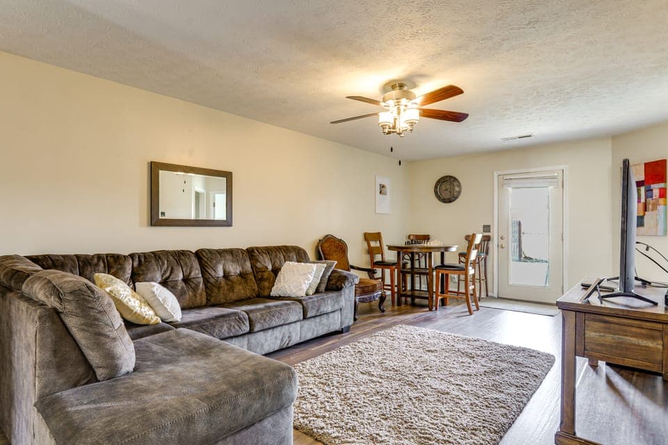 4 Mi to Dtwn Dayton: Convenient Condo w/ Grill Apartment in Dayton