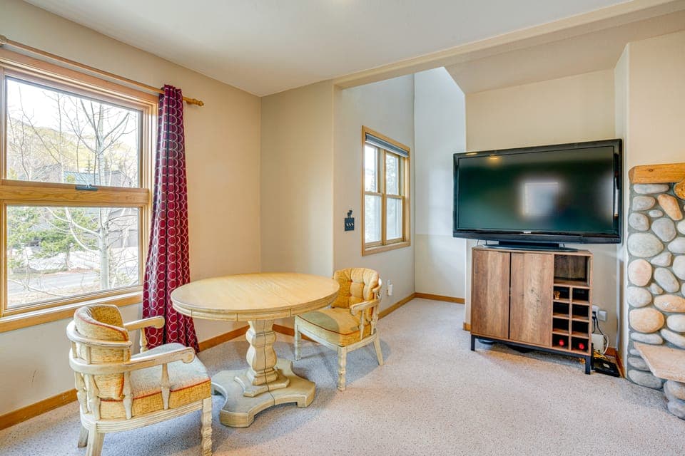 8 Mi to Skiing: Mtn-View Getaway in Frisco! Apartment in Frisco