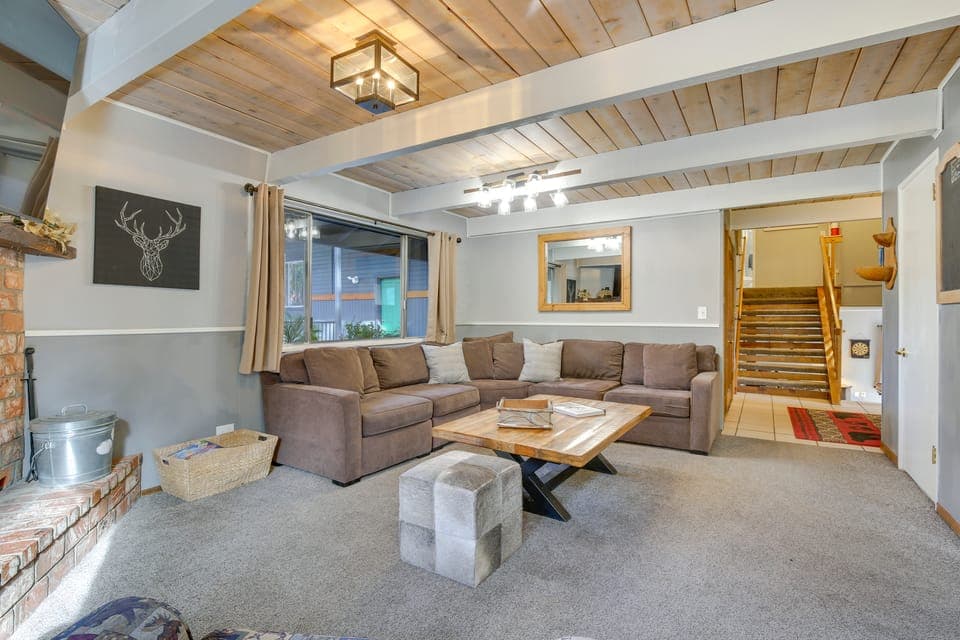 2 Mi to Lake & Skiing: Big Bear Family Cabin House in Big Bear