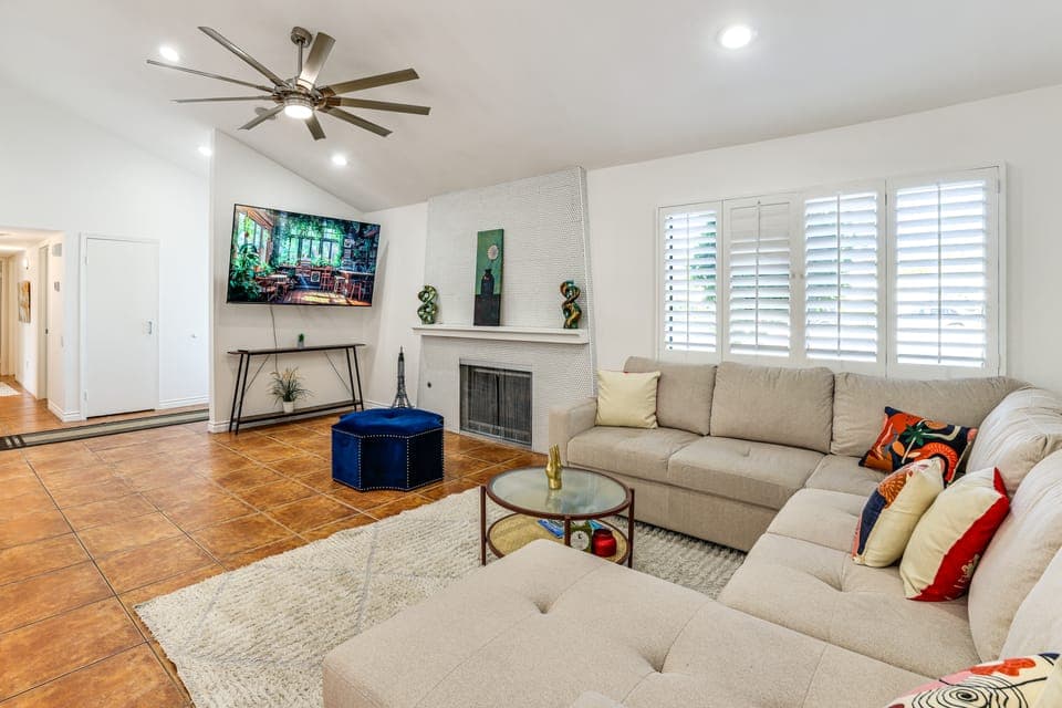 2 Mi to Downtown Palm Springs: Scenic Home w/ Yard House in Palm Springs