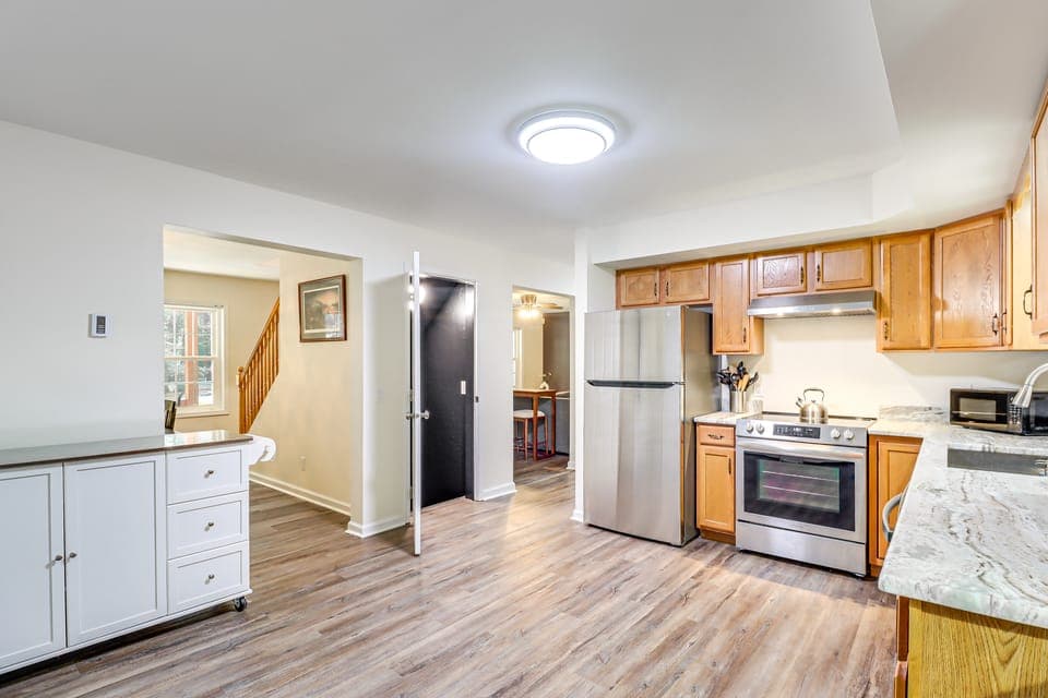 7 Mi to Big Boulder: Resort-Style Poconos Retreat House in Tunkhannock Township