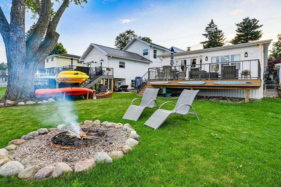 Family-Friendly Retreat on Gilletts Lake! House in Ohio