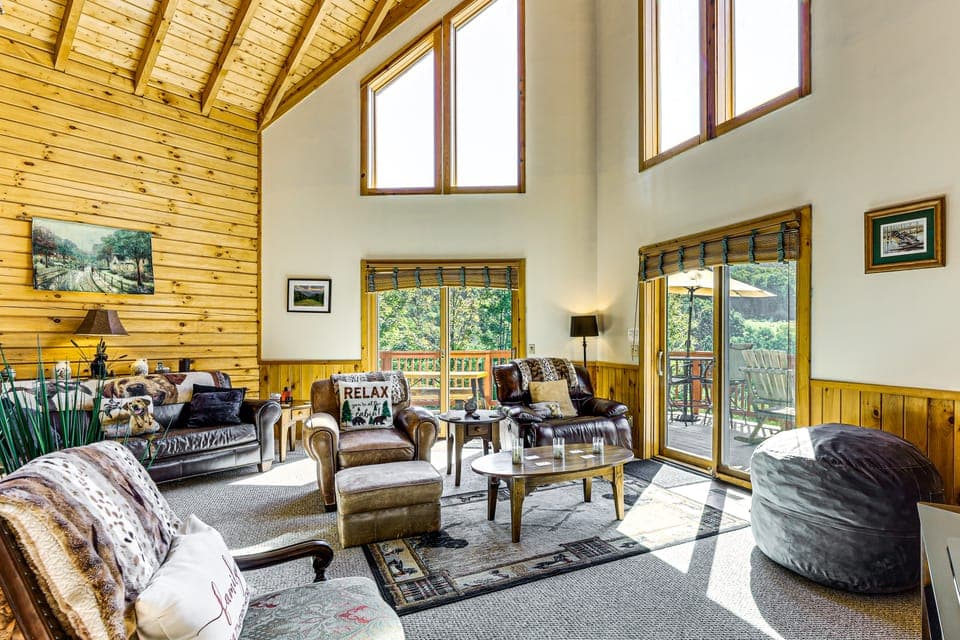 Deck & Mtn Views: Log Cabin By Snowshoe Mountain! House in Shenandoah Valley