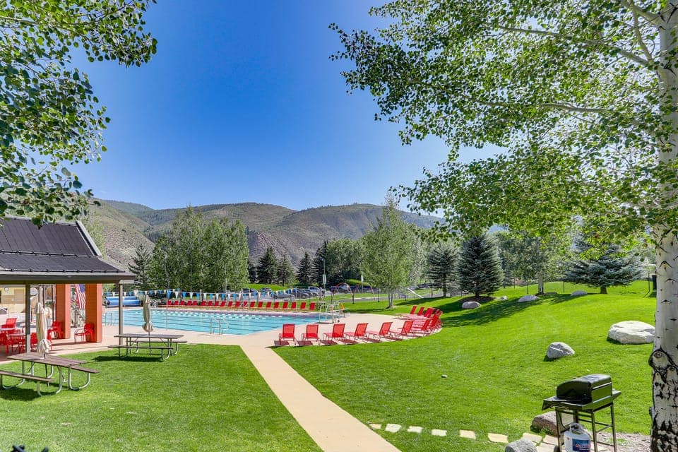 Golf Course & Mtn Views: Avon Gem w/ Gas Grill! Apartment in Eagle County