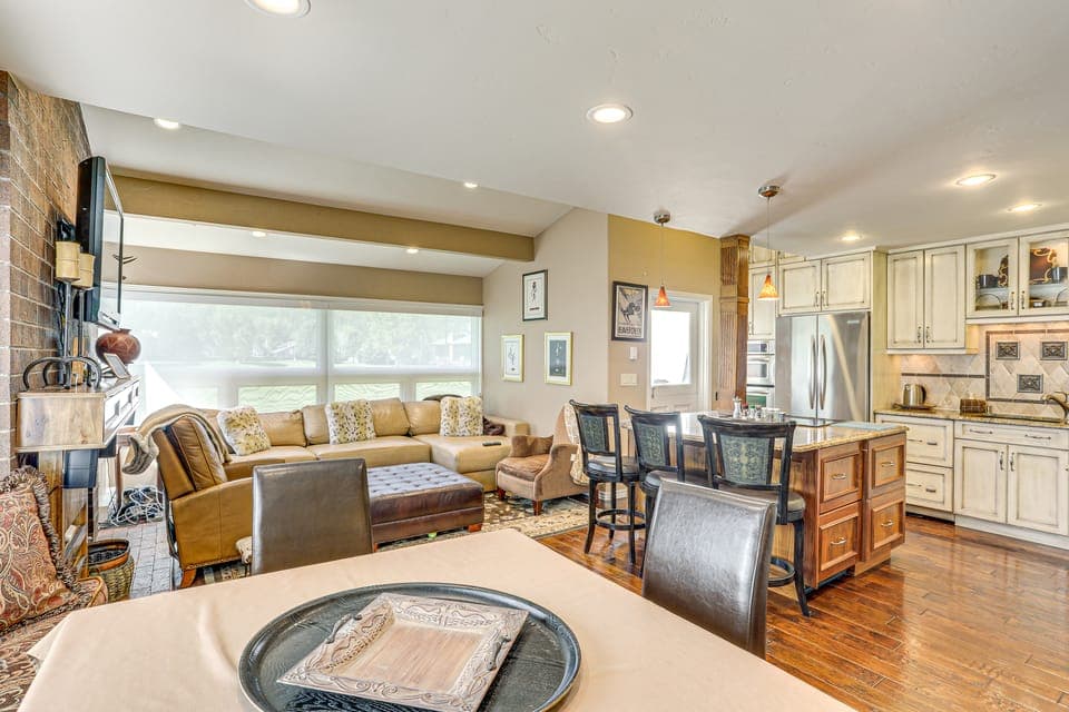 Golf Course & Mtn Views: Avon Gem w/ Gas Grill! Apartment in Eagle County
