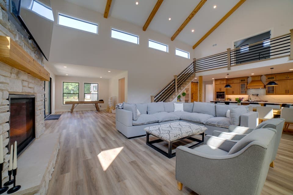 Kouts Home: High-End Retreat in Secluded Setting House in Indiana