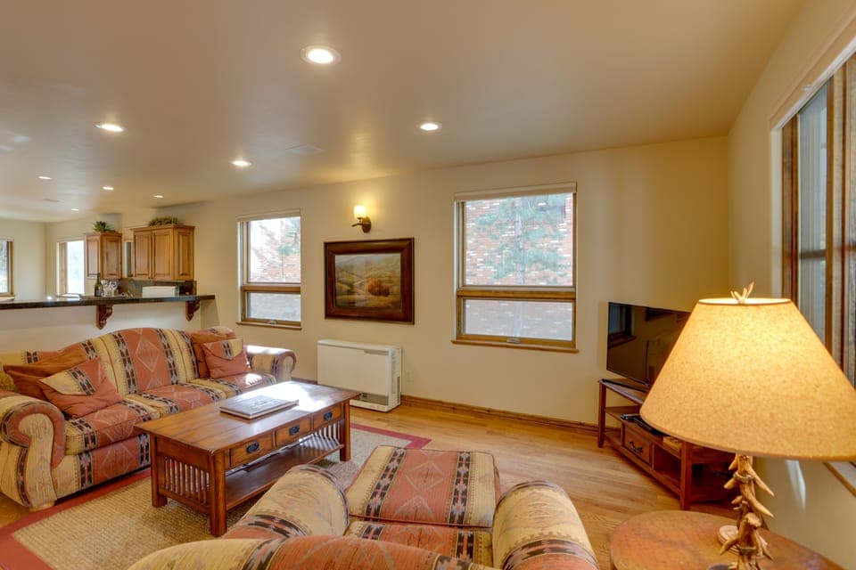 Patio & Mountain Views: Central Ouray Getaway! Apartment in Ouray