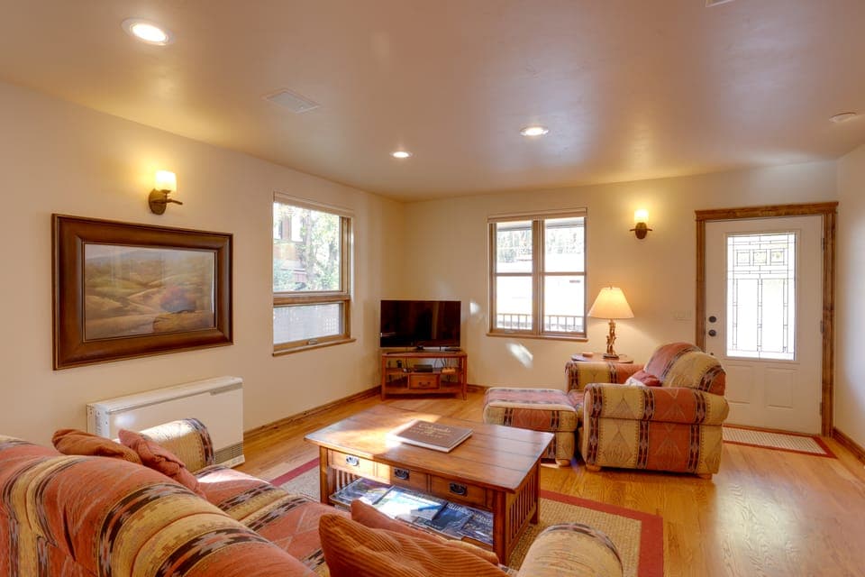 Patio & Mountain Views: Central Ouray Getaway! Apartment in Ouray
