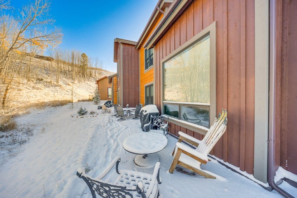 8 Mi to Keystone Resort: Mtn-View Townhome Apartment in Silverthorne