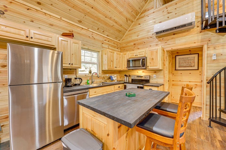 Near Greenbrier River! Mtn-View Cabin w/ Fire Pit House in Shenandoah Valley