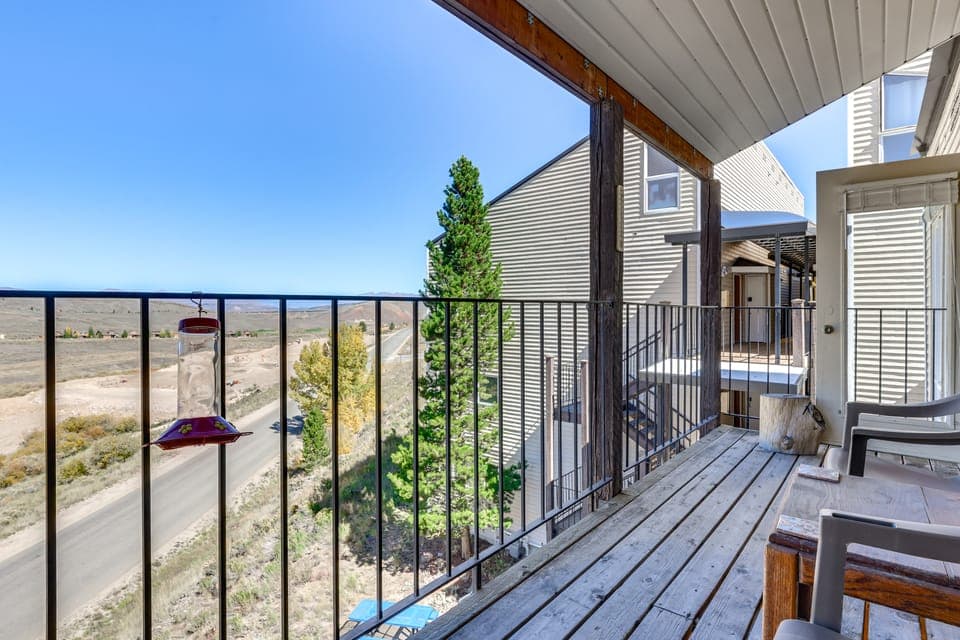 Walk to Ski Lift & Hiking: Granby Ranch Condo! Apartment in Granby