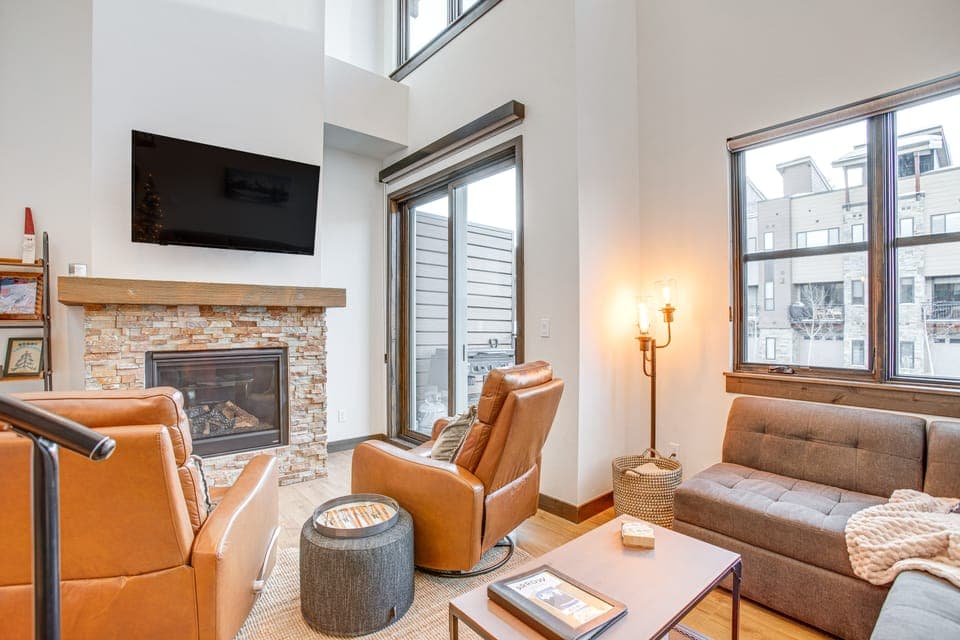 Walk to Cooper Creek Square: Condo w/ Hot Tub! Apartment in Fraser
