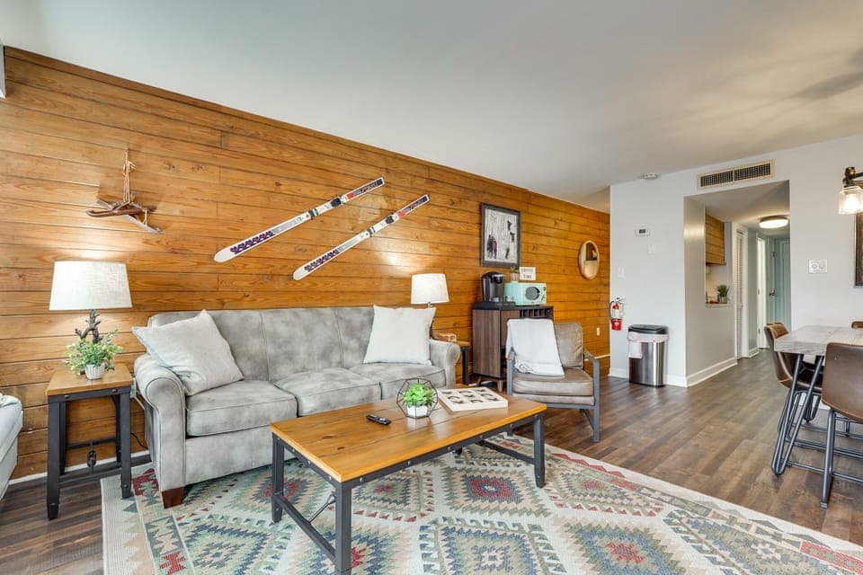 4 Mi to Dtwn Gatlinburg: Condo w/ Pool Access Apartment in Gatlinburg