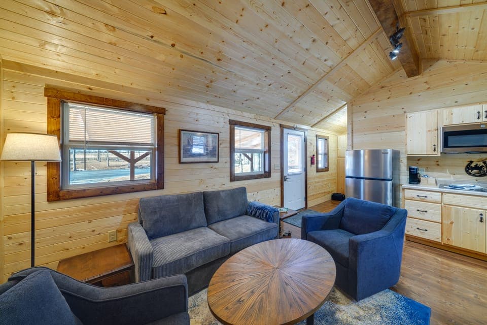 Porch & Pond Views: La Grange Cabin Retreat! House in Indiana