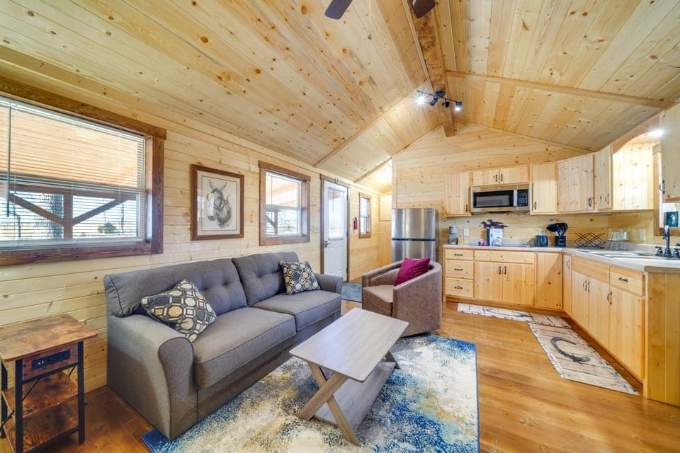 31 Mi to Louisville: Cabin on 235 Acres! House in Indiana