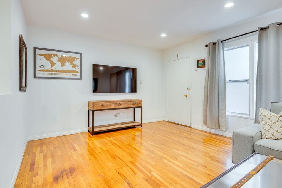 1 Mi to Dtwn Melrose: Cozy Condo w/ Patio Apartment in West Hollywood