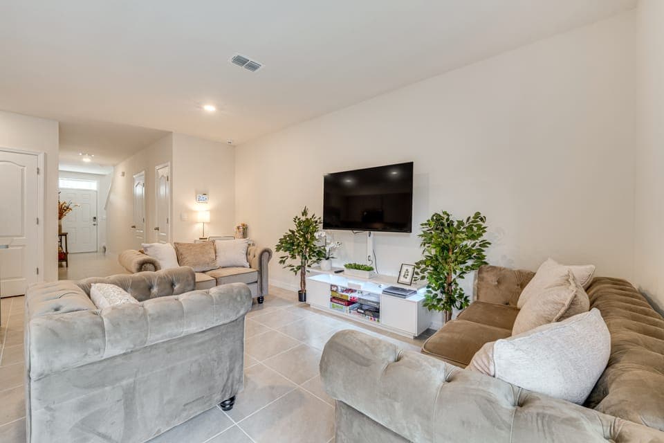 Davenport Home w/ Pool Access & Patio! Apartment in Davenport