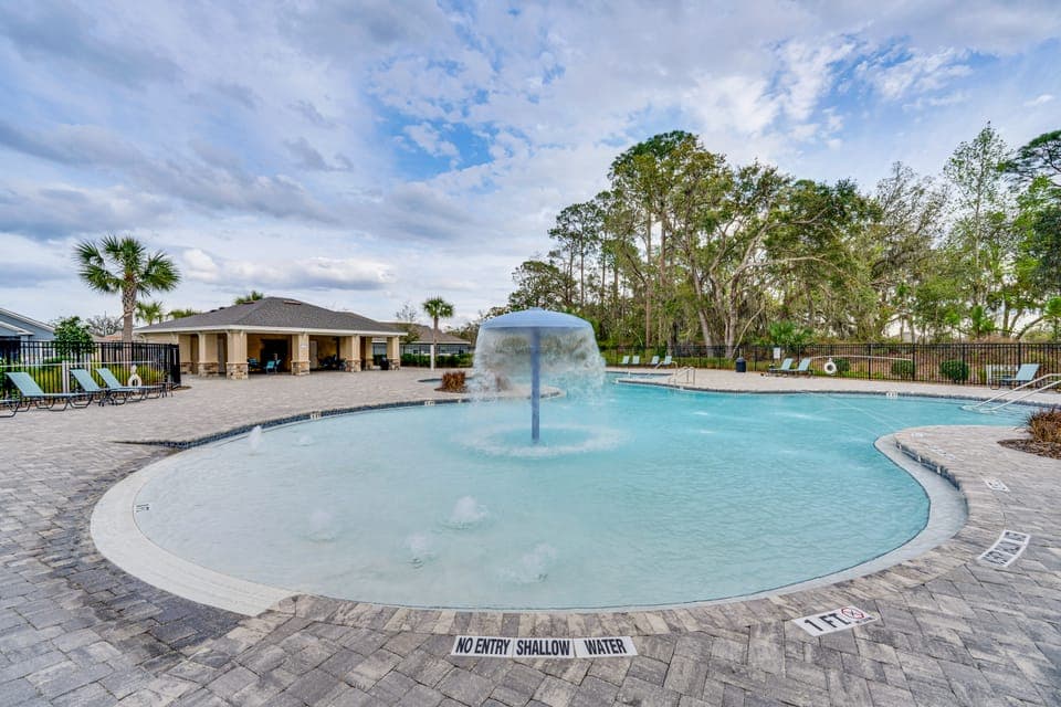 Davenport Home w/ Pool Access & Patio! Apartment in Davenport